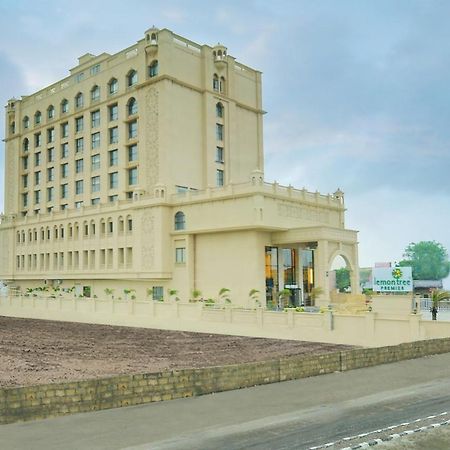 Отель Lemon Tree Premier, Dwarka Экстерьер фото
