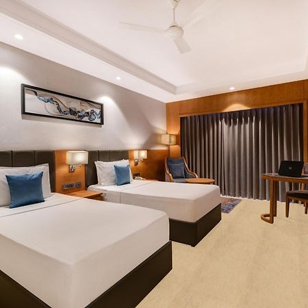 Отель Lemon Tree Premier, Dwarka Экстерьер фото