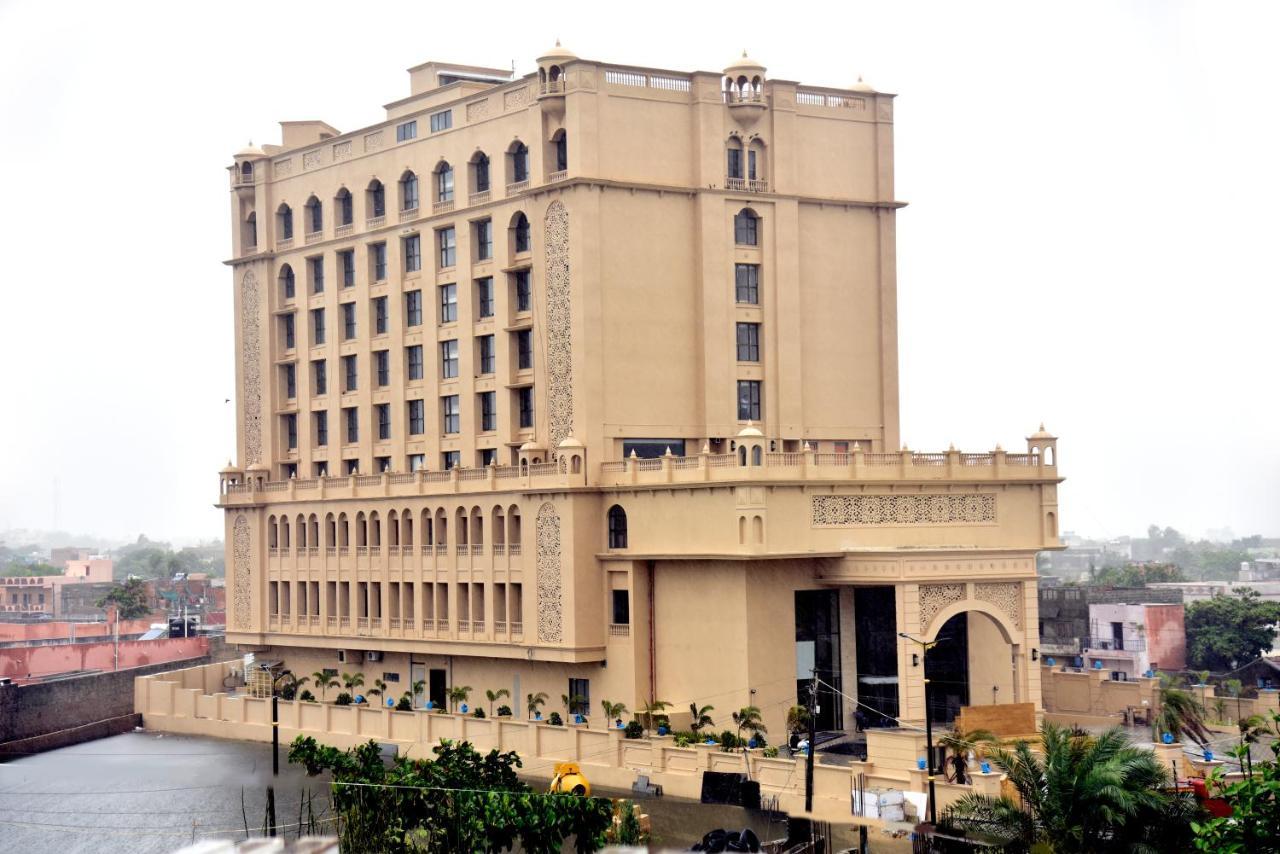 Отель Lemon Tree Premier, Dwarka Экстерьер фото