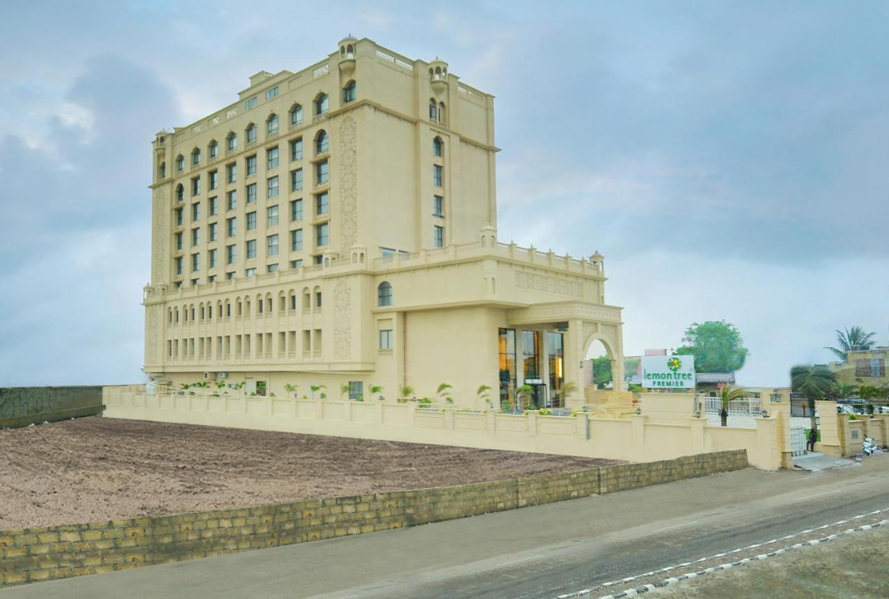 Отель Lemon Tree Premier, Dwarka Экстерьер фото