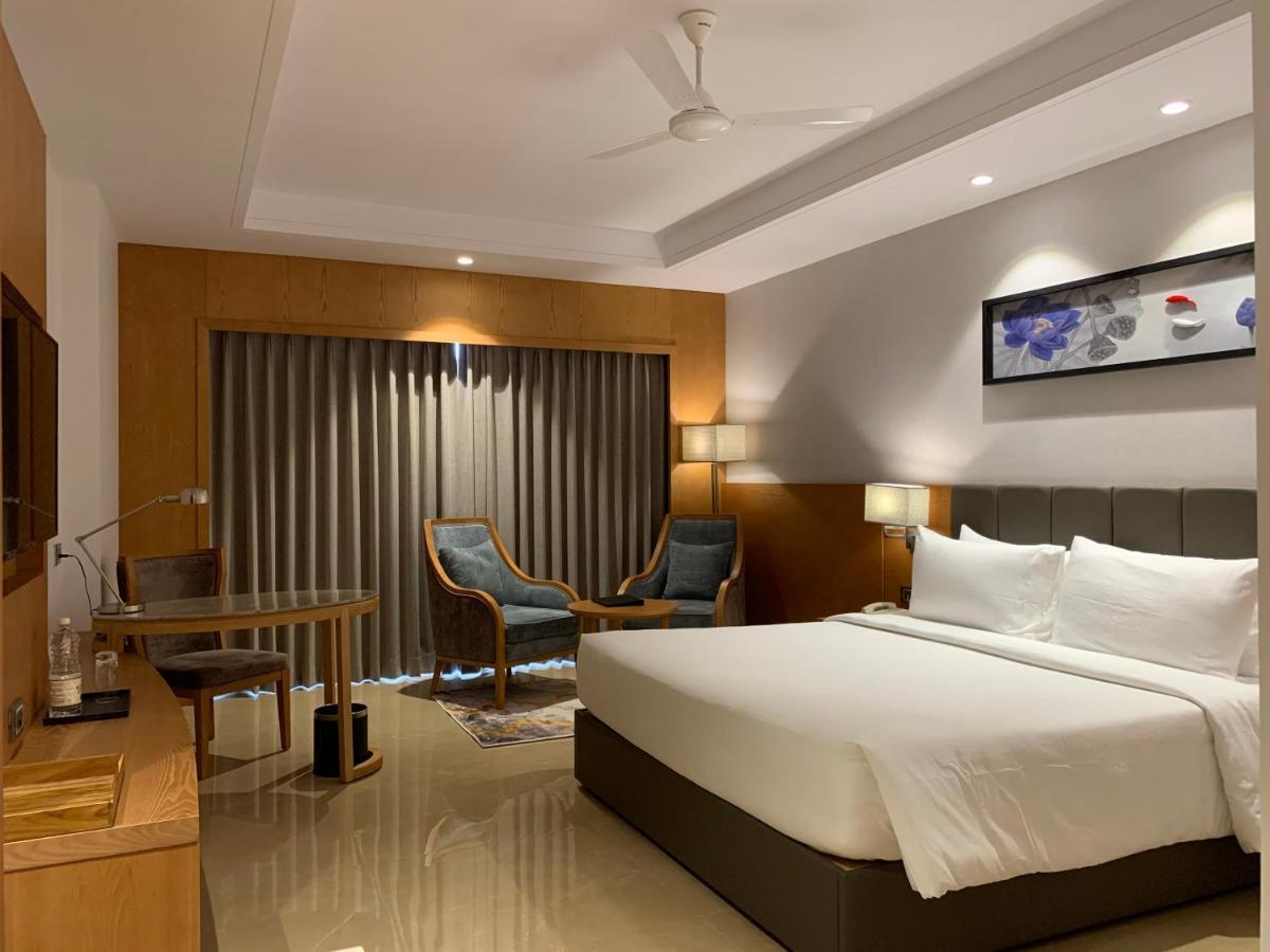 Отель Lemon Tree Premier, Dwarka Экстерьер фото