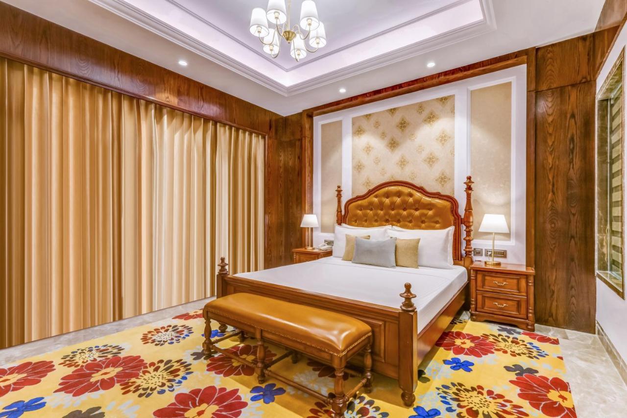 Отель Lemon Tree Premier, Dwarka Экстерьер фото