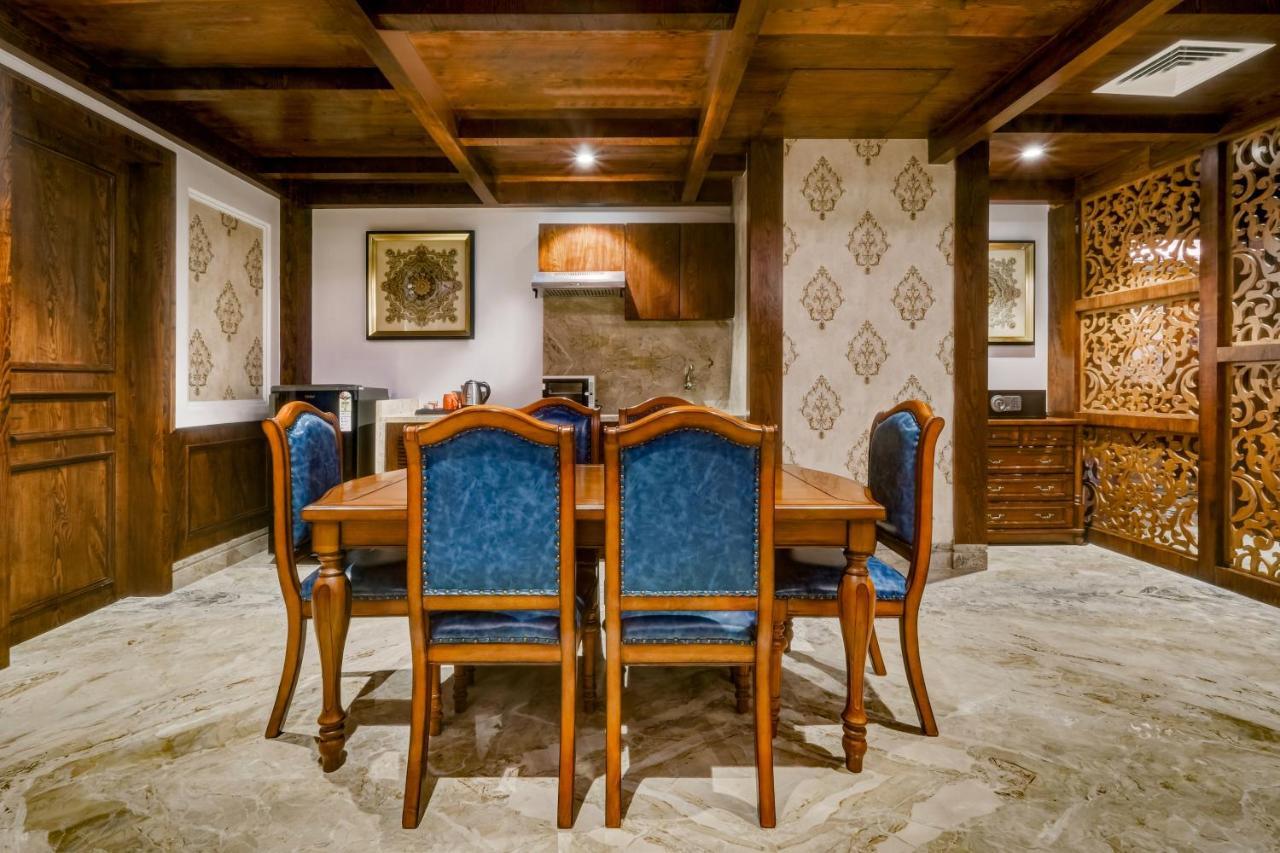Отель Lemon Tree Premier, Dwarka Экстерьер фото