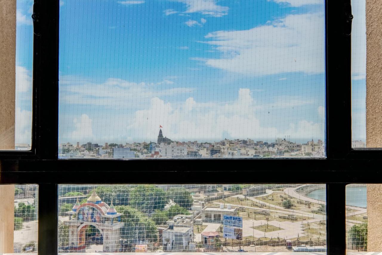 Отель Lemon Tree Premier, Dwarka Экстерьер фото