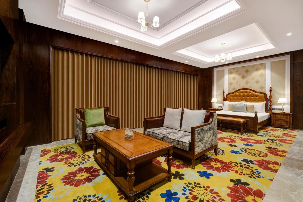 Отель Lemon Tree Premier, Dwarka Экстерьер фото