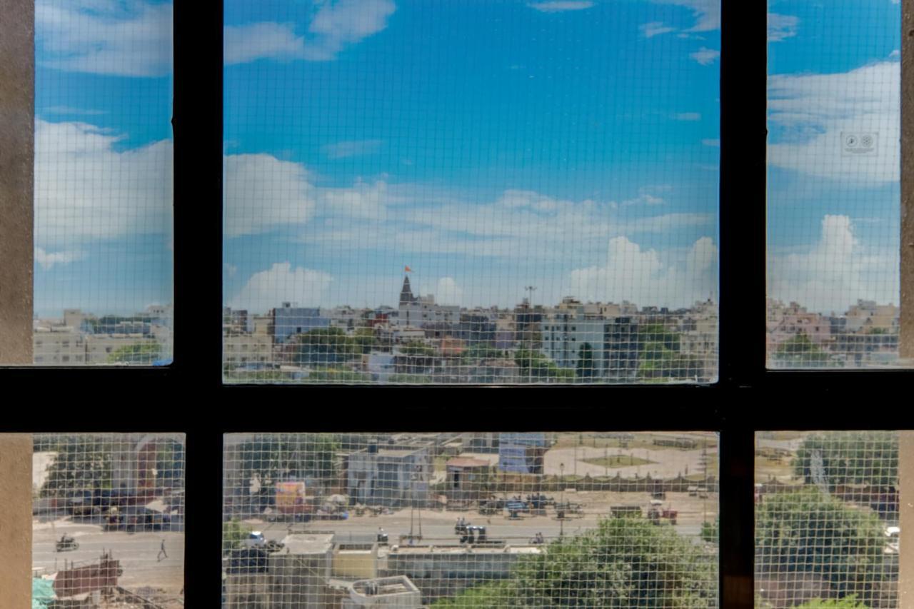 Отель Lemon Tree Premier, Dwarka Экстерьер фото