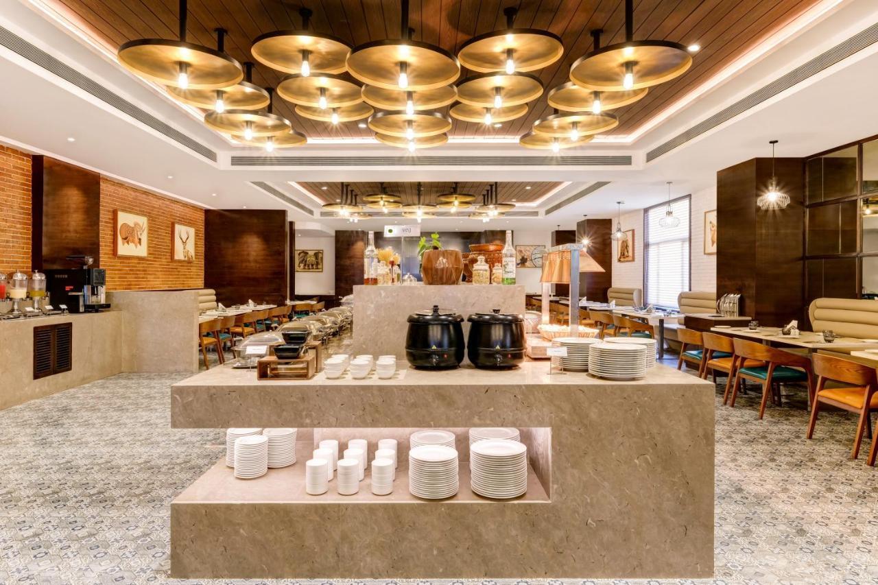 Отель Lemon Tree Premier, Dwarka Экстерьер фото