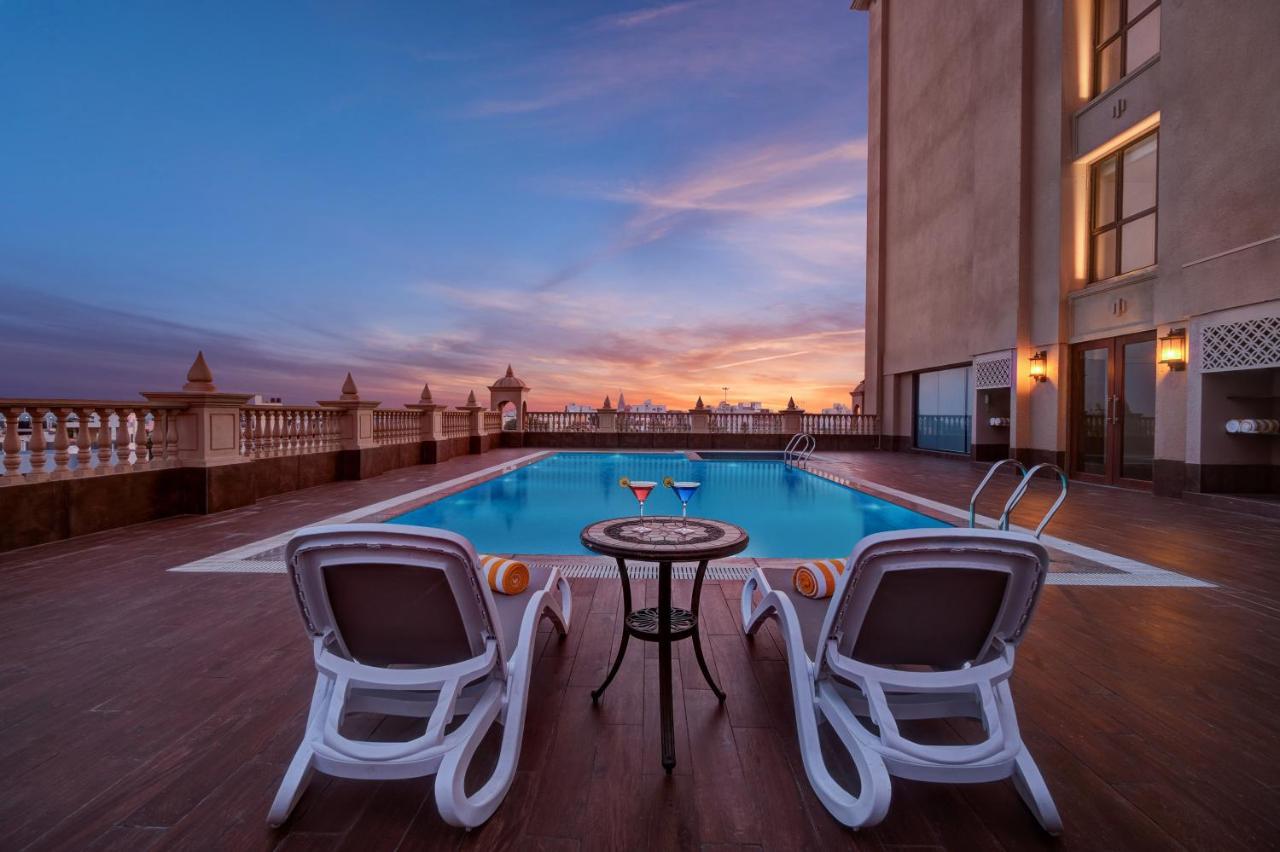 Отель Lemon Tree Premier, Dwarka Экстерьер фото