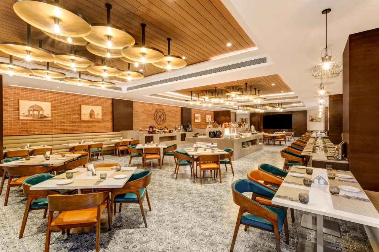 Отель Lemon Tree Premier, Dwarka Экстерьер фото